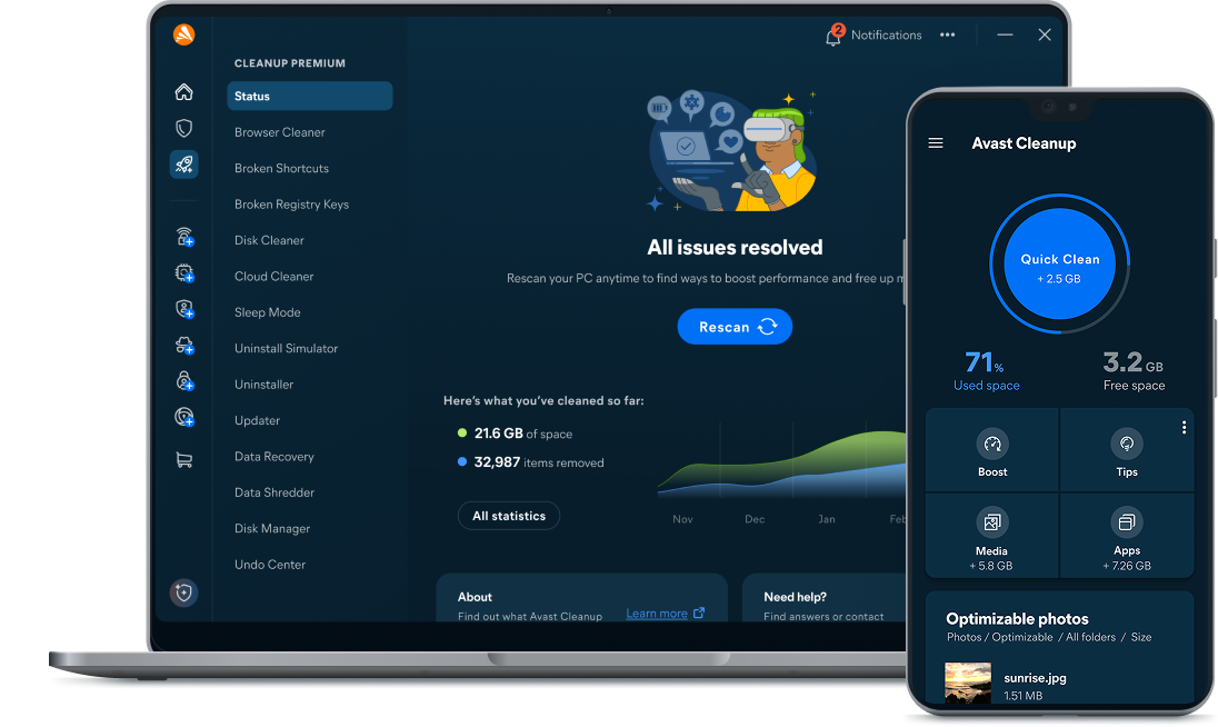 Ноутбук і стільниковий телефон із демонстрацією Avast Cleanup